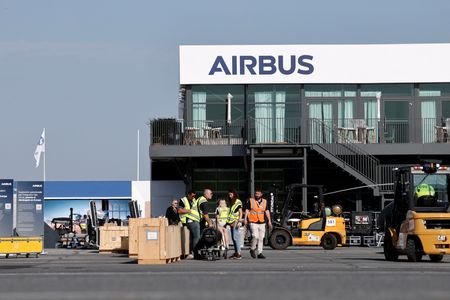 Marché : Airbus proche d'un accord pour vendre des avions A220 à LOT Polish Airlines-sources