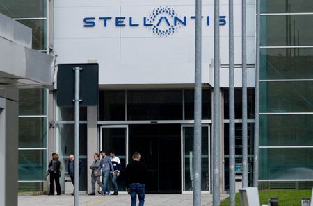 Stellantis va réexaminer sa stratégie long terme selon Filosa