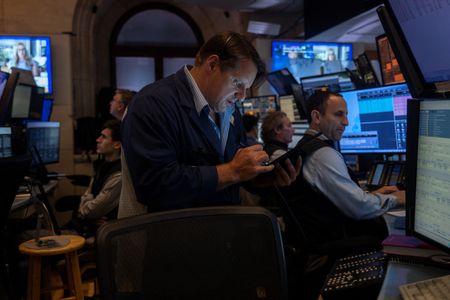 Wall Street : Wall Street termine en hausse, optimiste pour le commerce et les taux