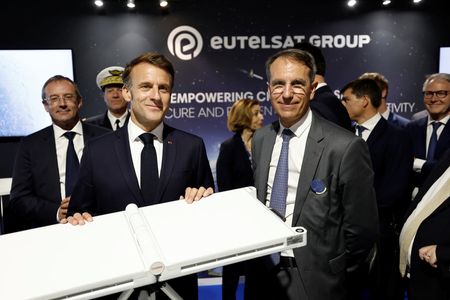 Marché : Macron annonce le soutien du Royaume-Uni à Eutelsat