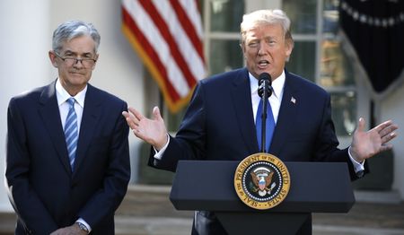 Marché : USA-Trump au siège de la Fed, dit qu'il ne limogera pas Powell