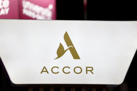 Accor-Bénéfice supérieur aux attentes au S1, demande globale soutenue