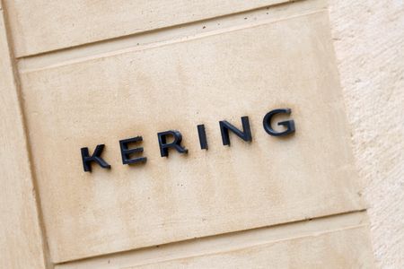 Kering discute avec le Qatar pour lui céder un immeuble à Milan-presse
