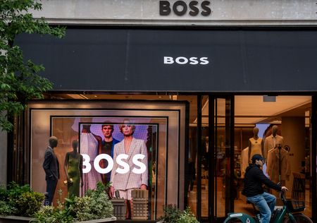 Marché : Hugo Boss: Le bénéfice d'exploitation du 2e trimestre soutenu par les réductions de coûts