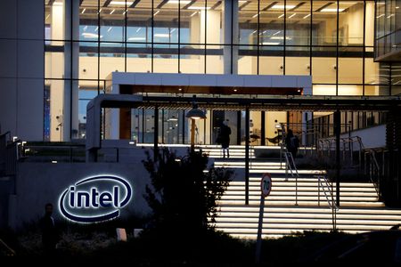 Marché : Intel d'accord pour une montée de l'Etat à 10% de son capital, dit Trump