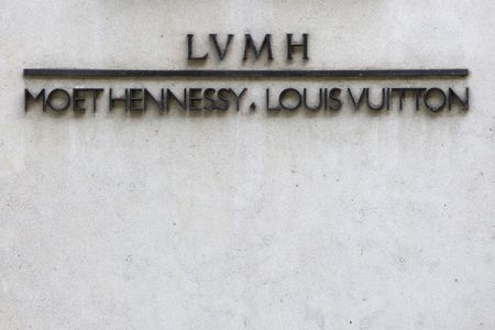 Marché : LVMH et Kering montent, HSBC voit 