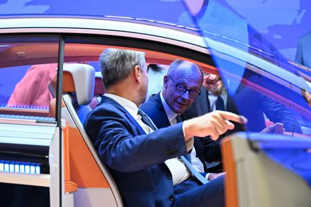 Marché : L'Allemagne doit mener la course en tête dans l'automobile, dit Merz
