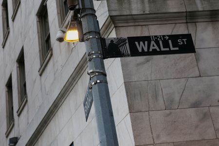 Wall Street : Wall Street termine en baisse, les investisseurs prudents avant une décision de la Fed