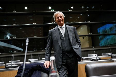 Bolloré: chiffre d'affaires en baisse de 3% à périmètre et change constants au S1
