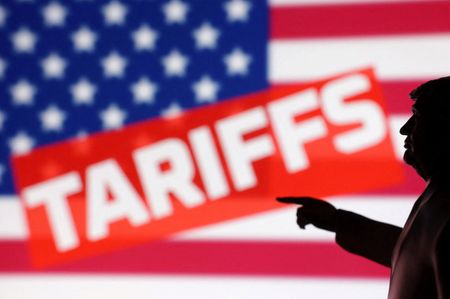 Marché : Droits de douane US sur les poids-lourds, des médicaments et des meubles, dit Trump