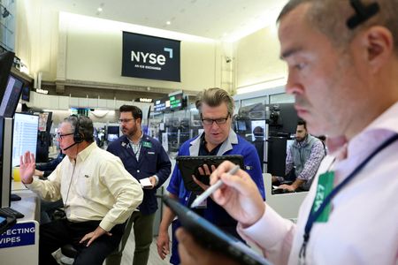 Wall Street : Wall Street ouvre en légère hausse avant la publication de nouvelles données