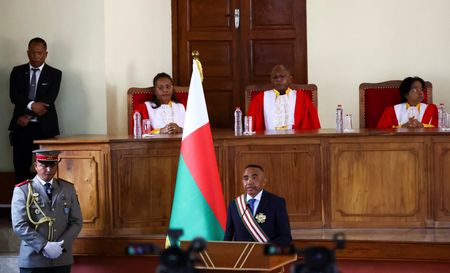 Marché : Le colonel Randrianirina investi président de Madagascar