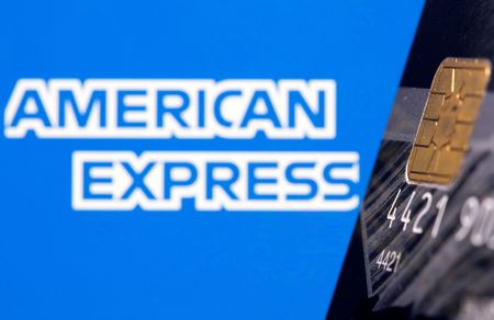 Marché : AmEx plus optimiste sur ses objectifs annuels, mise sur les dépenses de fin d'année