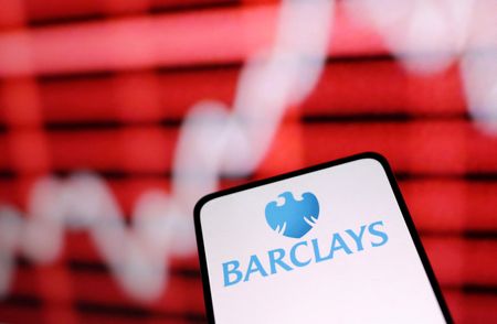 Marché : Barclays annonce un rachat d'actions de £500 mlns, relève ses objectifs 2025