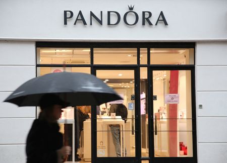 Marché : Pandora abaisse sa prévision annuelle de croissance des ventes