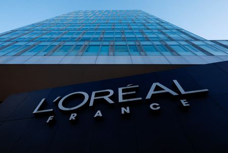 Marché : L'Oréal va commencer à travailler à un possible accord avec Armani 