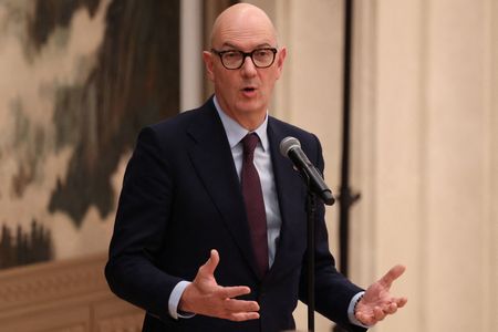 Marché : France-L'économie devrait croître d'au moins 0,8% en 2025, selon Lescure