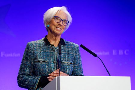Marché : La BCE pourrait relever ses projections de croissance en décembre, dit Lagarde