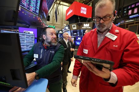 Wall Street : Wall Street entame sans changement une séance raccourcie avant Noël