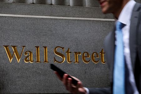 Wall Street : Wall Street ouvre dans le rouge, la finance pèse