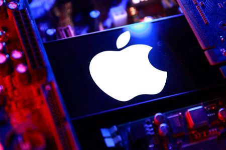 Apple-Ventes et bénéfice supérieurs aux attentes au T4, portés par l'iPhone