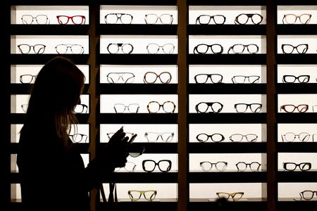 EssilorLuxottica bondit après ses résultats du quatrième trimestre