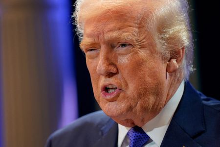 Marché : Trump annonce une taxe de 10% pour remplacer ses droits de douane 