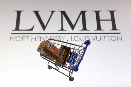 LVMH: Le groupe familial Arnault porte sa participation à plus de 50%, selon l'AMF