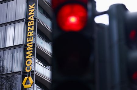 Marché : Commerzbank prévoit de supprimer 3.000 emplois, relève ses objectifs à horizon 2028
