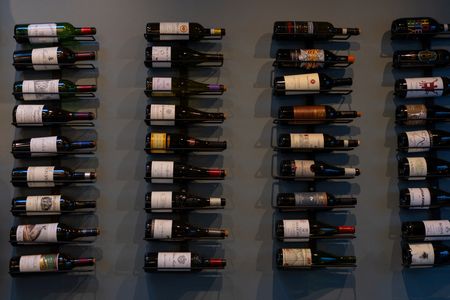 Marché : Les droits de douane américains ont pesé sur le commerce mondial du vin en 2025-OIV