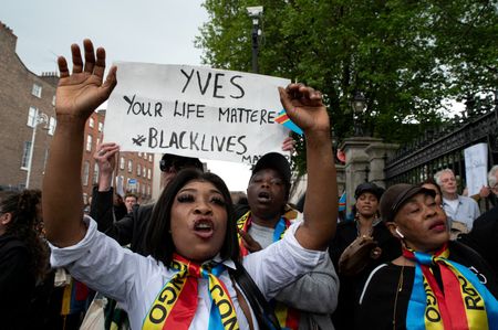 Marché : Manifestation à Dublin après une interpellation mortelle rappelant celle de George Floyd