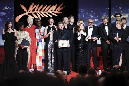 Marché : Le Roumain Cristian Mungiu remporte sa deuxième Palme d'or avec 