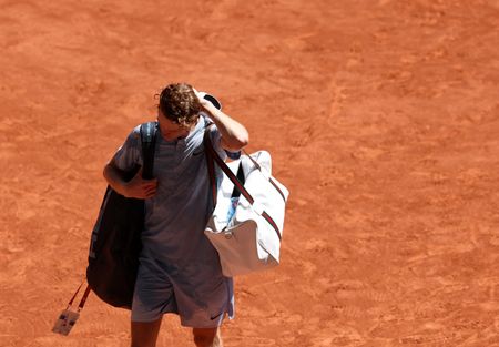 Marché : Tennis: Le numéro un mondial Jannik Sinner, souffrant, éliminé au 2e tour de Roland-Garros