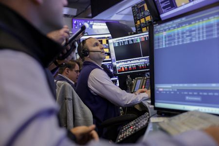 Wall Street : Wall Street ouvre en léger repli après les frappes USA-Iran et les données sur l'infla