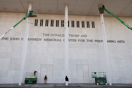 Marché : Un juge ordonne de retirer le nom de Donald Trump du Kennedy Center