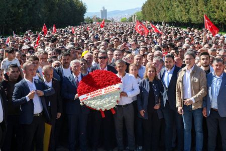 Marché : L'opposant Özel mobilise malgré sa destitution à la tête du CHP