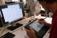 Un employé de Xilam en train de concevoir un film d'animation