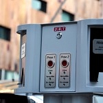 Une borne de recharge DBT