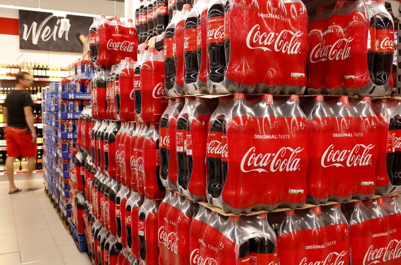 Marche Coca Cola Va Supprimer Des Emplois Dans Le Cadre D Une Restructuration Bfm Bourse